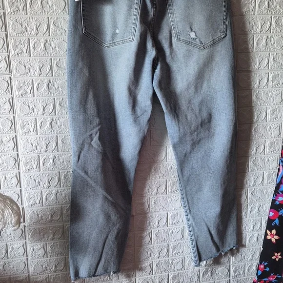 Stylish Light Blue Distressed Women mom Jeans - Picture 6 of 10